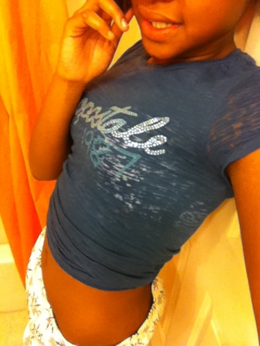 i love to dance ( wich im good at ) i love hot wings and food.beaches,money,pink and purple,ciara.MEEEEEEEE