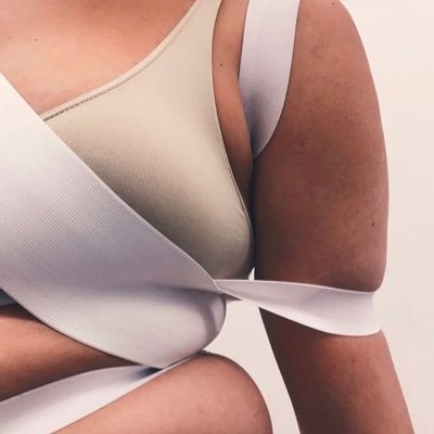 Womenswear brand // Accentuating the curves and celebrating the folds // Size diverse.