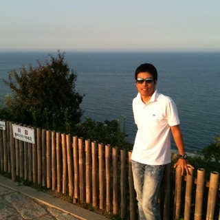 예전 노랑머리...Wanna be 잭 스패로우...부산 갈매기...EPL...독특남에서 평범남으로 진화(?)중....영화같은 삶(액숑,스릴러,공포 빼구)지향중...Show me the Money!!!불의를 보면 참치를 먹고 버퍼링이 심할땐 버터링이 먹고시퍼요