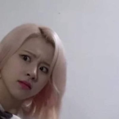 TWICETAGRAM_0T9's profile picture. she/ her 🏃🏻‍♀️ || This account is basically dedicated to TWICE & ONCE 🍭