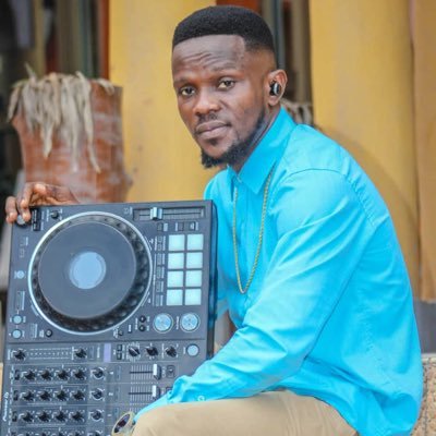 *Programs Manager @OwassFM Tarkwa *Multiple Award winning DJ #WRTP19 #YEO20, *Radio DJ and presenter @Owass FM 107.3mhz, For bookings 0546095972.