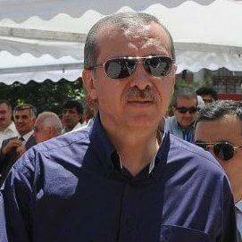 firariadamm's profile picture. Eğer anlayanın yoksa,
Bütün kelimeleri ateşe versen ;
İçindeki Cehennemi ifade edemezsin.