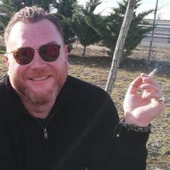 Carlos25811113's profile picture. Un español de madre y a mucha honra. Quiero la españa de mi infancia, no la de ahora😡😡 la que recuerdo.
Global Business geek.
#SoloQuedaVox