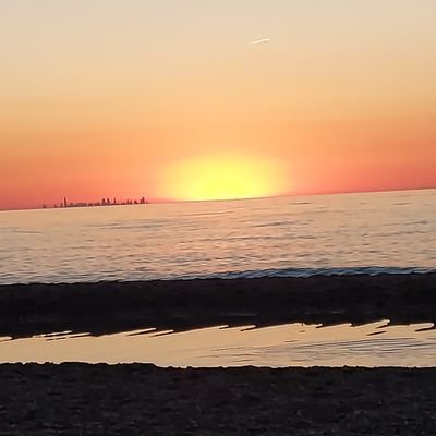 msLori70's profile picture. We need Common Sense. 
We need Balance.
We're all in the same boat. Why you tryin'a make  holes? 
If YOU sink, WE sink,
This is madness!

#controlavirus