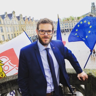 ArnaudM55's profile picture. DirCab @jnverfaillie. Élu @VilleArras aux relations internationales, affaires 🇪🇺et devoir de Mémoire. Délégué @horizonsleparti