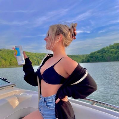 KarliSullivan7's profile picture. 