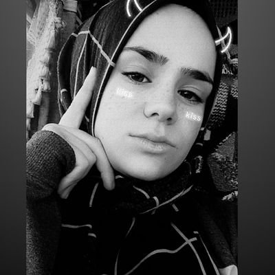 Kendi halinde manyağın biri 🤷