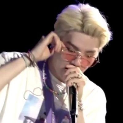 emo about the fact that we're lucky enough to have min yoongi exist in our lifetime. she/her ⋅ black ⋅ muzzy