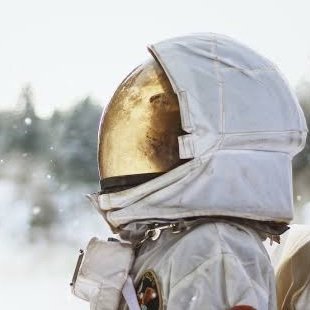 unicorum21's profile picture. In a world of darkness look up at the stars ⭐️ 🌍