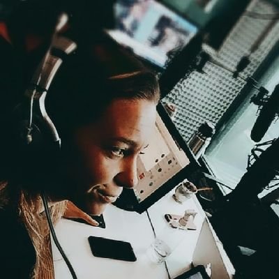 Periodista sobre todas las cosas. Amante de la radio. Quilmeña hasta la médula. 
Me encuentran en El Termómetro - Letra P  - Radio FM Q 93.5