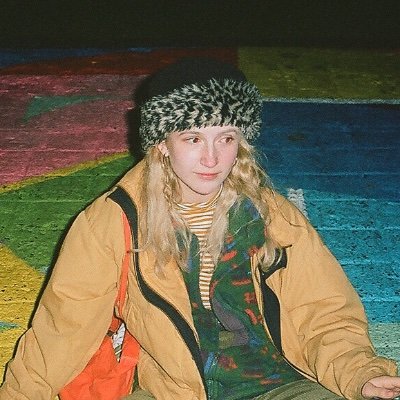 mildcryclub's profile picture. High on life and prittstick

Sí/í