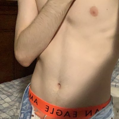 Just a 20 year old college twink 🤭 my dms are open!! ;3