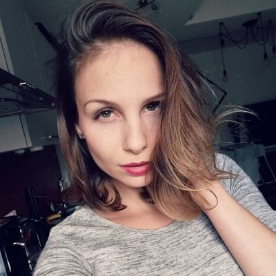 evelynLreads_'s profile picture. Positivity Lives Here