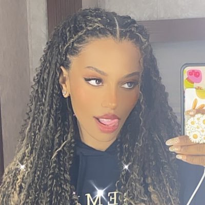 alexsapphic's profile picture. women are just so insanely beautiful