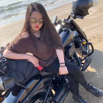 ri_xflfbsx_a's profile picture. i own two motorbike ✳︎Harley-Davidson▷fat boy ✳︎Yamaha▷Dragstar400 i live my life freely♡