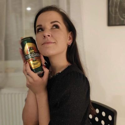 Zuza_na_na's profile picture. Brutalismus, smažák, Bohemians 1905, italská kultura, jazyk a fotbal a debaty o politice.