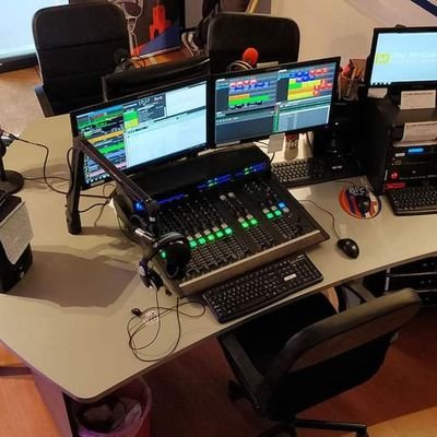 moi animateur radio découvreur de talents Mon Twitter N EST PAS UNE AGENCE MATRIMONIALE