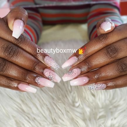 Nail technician. specialised in gel nails, acrylic nails, nail art designs, full pedicures and more. located in blantyre town the gate right after masm house.💅