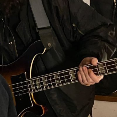 moonbooks_'s profile picture. me la paso leyendo y escuchando música.✨