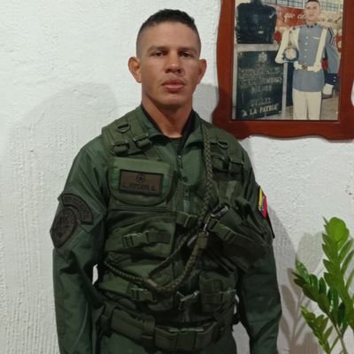 LuisViz36105363's profile picture. Trabajando