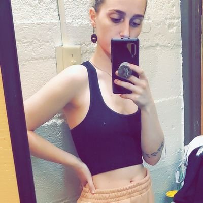 idkmawatwittah's profile picture. no one really likes my tweets but I'm still gonna tweet em