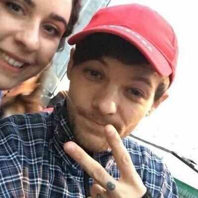 holaa, seguime para ganar mutuals y dms!! acepto donaciones y busco sponsor 💘 | voy a estar dando dms TODOS los días!