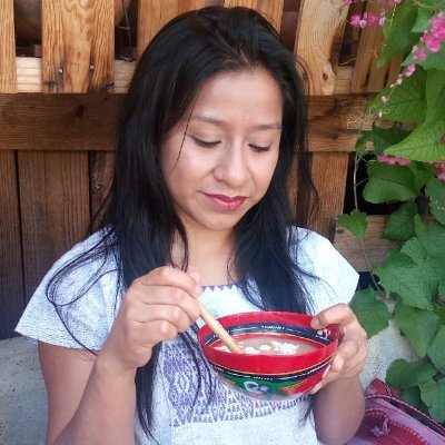 zitlali_ayook's profile picture. Siembro girasoles 🌻
Profesora en una secundaria comunitaria.
Enseñarle ayöök a mi hija también es resistencia.
@Kumoontun