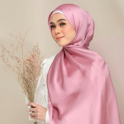 👑 #teamlovellaa
👑 AgentLovellaa
👑 Ironless shawl & Bawal mudah bentuk
👑 Tudung Collagen Pertama di Malaysia