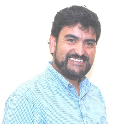 Ingeniero Comercial. Amante de mi esposa y mi familia.