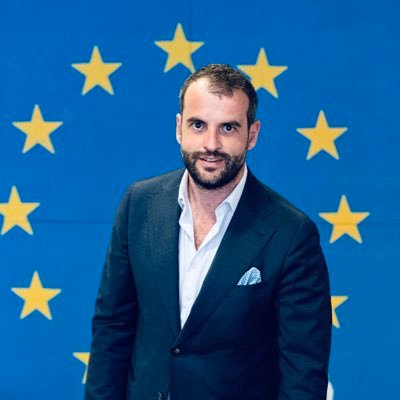 Se io stessi sorridendo e stessi correndo tra le vostre braccia, riuscireste a vedere quello che vedo io ora? Head of EU Public Affairs @Utopia_lab