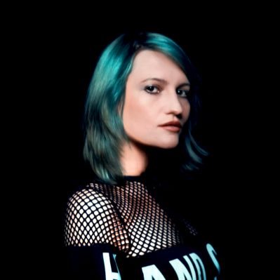 🎶 Singer-Songwriterin* am Piano + Synth ⭐️ Label von Konstantin Wecker ✊ FCKNZS 🌈🦄 Vielfalt 🌳🐝 Natur & Umwelt 🕊 Frieden & soziale Gerechtigkeit