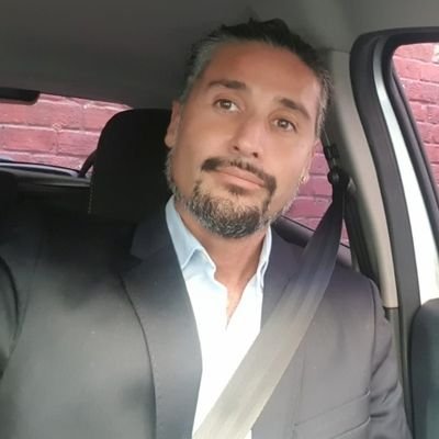 Deformación Politólogo. Maquiaveliano conurbano y poético asesor estratégico. Objetivo no neutral.
