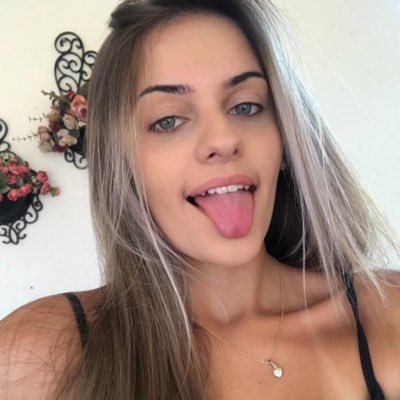 ✌🏼😗
