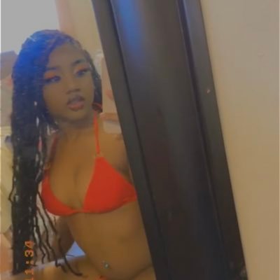 itslashia's profile picture. 