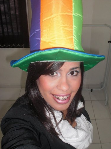Sou uma pessoa feliz, pernambucana, mas alagoana de coraçao, tenho 23 anos, formada em direito, bancária. Totalmente apaixonada pela vida e pela minha família!