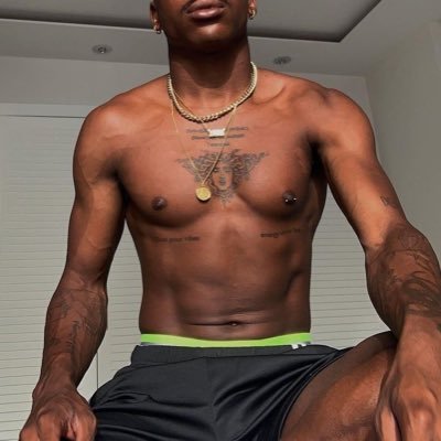 exbinho's profile picture. Um mundo sem ideais é como um corpo sem coração.