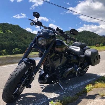 知識はあまりないですが、車、バイク、 ゲーム、アニメ好きの方といろいろ話しができたら嬉しいです。 無言フォロー失礼します。気軽に絡んでください