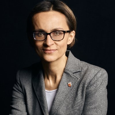 Wójt gminy Izabelin, członek zarządu Związku Gmin Wiejskich Rzeczpospolitej Polskiej, wiceprezes Ruchu Samorządowego „Tak! Dla Polski”. Rzadko na twitterze.