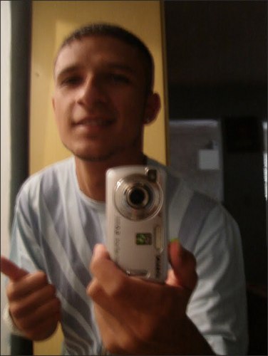 Nao apague a luz do seu coração, e nao se deixe levar pela ilusão,nas horas de amor e nas horas de perigo, sei Jah rastafará estará sempre comigo, ♪