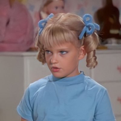 doyevenknowme's profile picture. Writer - Artist - Medical laboratory 🎨🔬 nineties ( اذكروا الله )