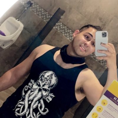 LovelessHero1's profile picture. In a world full of peaches you can't make apple sauce. I want to be the one to turn your tears to roses. I like coffee and cheese puffs..but not in the same cup