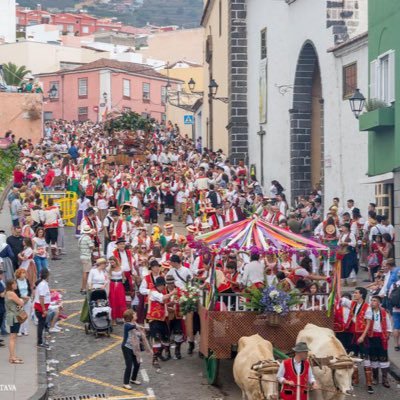 Compartiendo y disfrutando de nuestras tradiciones. Romerías en las Islas Canarias. Síguenos !!