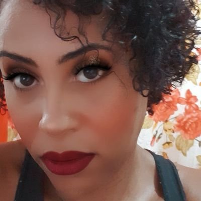 Mulher negra, dona de uma alta estima elevada. 💃💃
