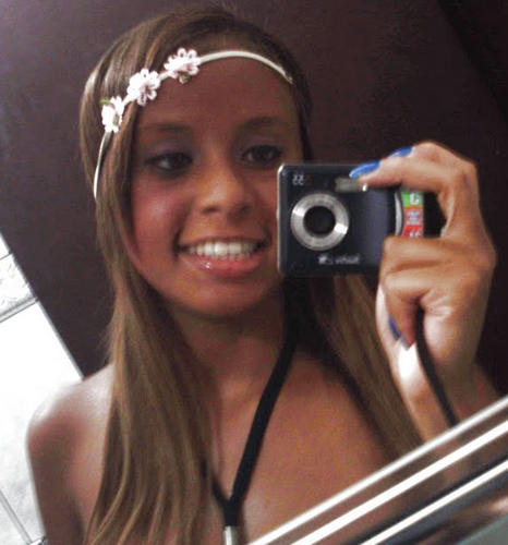  Ainda vai levar um tempo, pra fechar o q feriu por dentro (♫)   

 Njr , amor eterno ♥