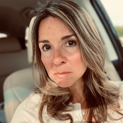 ✨Mom✨of two amazing humans 👩🏼🧑🏻Cat lover 😇😻Books, crosswords, music of all genres and good times 🥳 Director of growth and recruiting 🏡