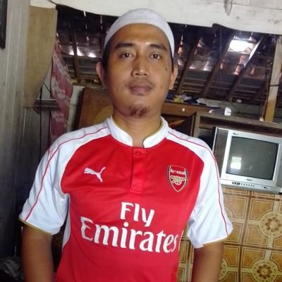 I like to eat mie ayam and bakso •
I like watching political news and I like watching football.