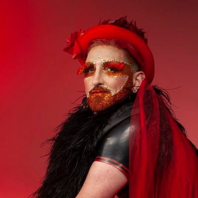 *Warning: Some 18+ content*
🔜 @DarklandsFest
#NonBinary #Host #Burlesque @RogueModelsUK Regular host at #Darklands https://t.co/1j9G9LApsa
