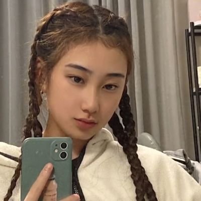 howarey0714's profile picture. 