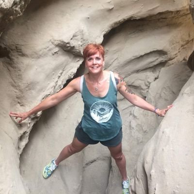 Wife, Mum, Cake Baker, Cake Eater, food addict. I LOVE weight lifting and California!