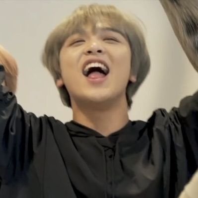 acunsaricali's profile picture. ayşenurr